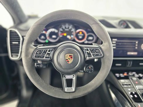 Used 2022 Porsche Cayenne Turbo AWD/4WD image 22