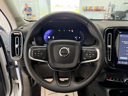 Used 2023 Volvo XC40 B5 Core AWD/4WD image 16