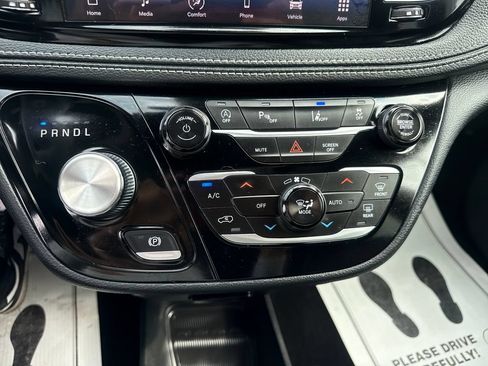 Used 2024 Chrysler Pacifica Touring-L w/ S Appearance Package AWD/4WD image 39