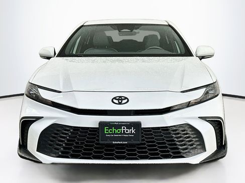 Used 2025 Toyota Camry SE w/ Convenience Package FWD image 2