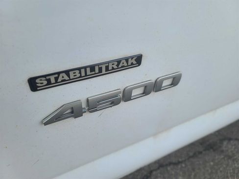 Used 2018 Chevrolet Express 4500 Extended w/ Driver Convenience Package image 32