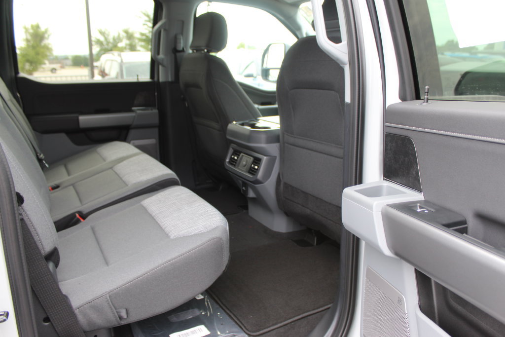 New 2026 Ford F250 XLT w/ XLT Premium Package AWD/4WD image 14