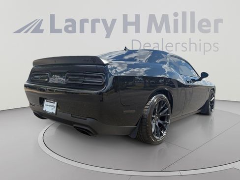 Used 2016 Dodge Challenger SRT Hellcat RWD image 5