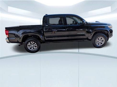 Used 2017 Toyota Tacoma SR5 image 8