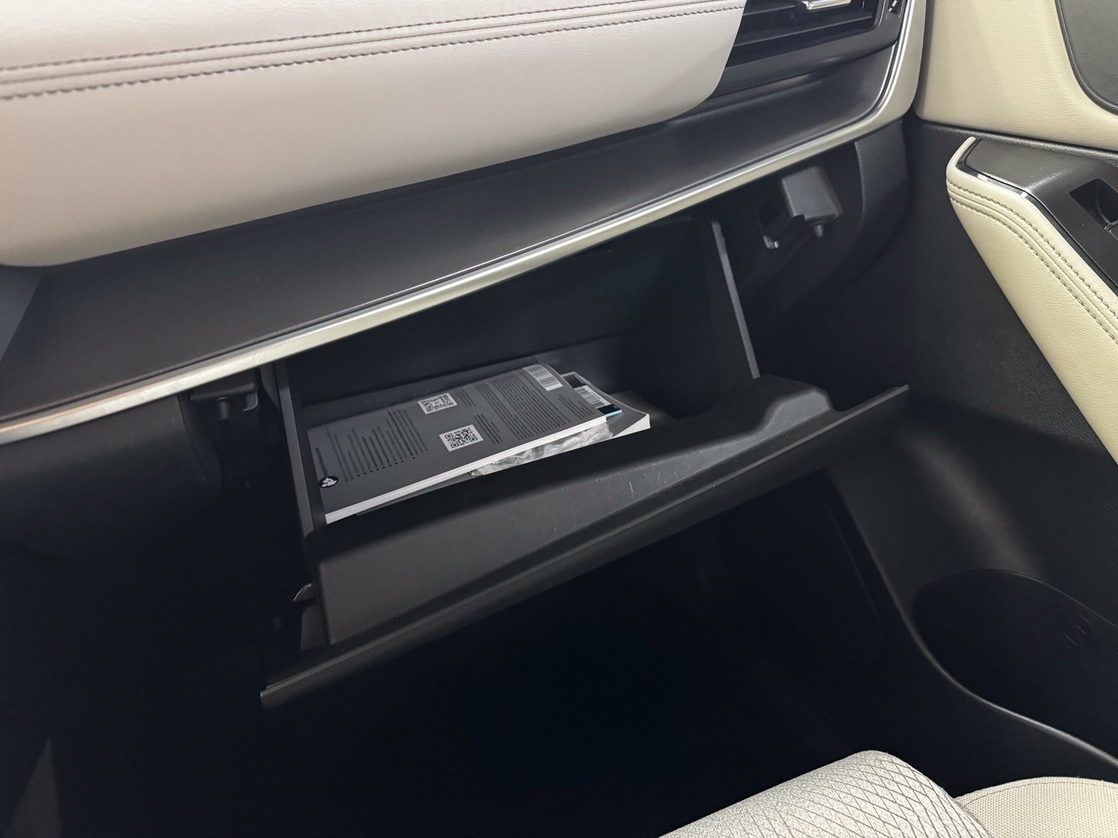 Certified 2025 Nissan Rogue SV AWD/4WD image 32