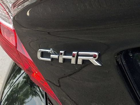 Used 2022 Toyota C-HR XLE FWD image 31
