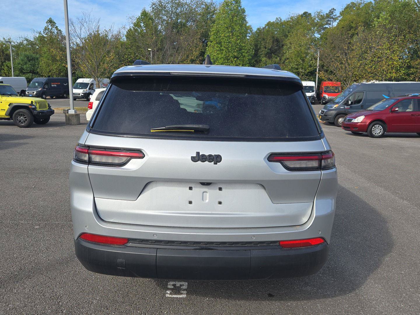 Used 2023 Jeep Grand Cherokee L Laredo RWD image 6