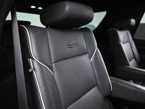 Used 2023 Cadillac Escalade Premium Luxury image 46