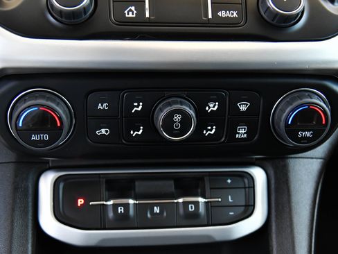 Used 2023 GMC Acadia SLT AWD/4WD image 25