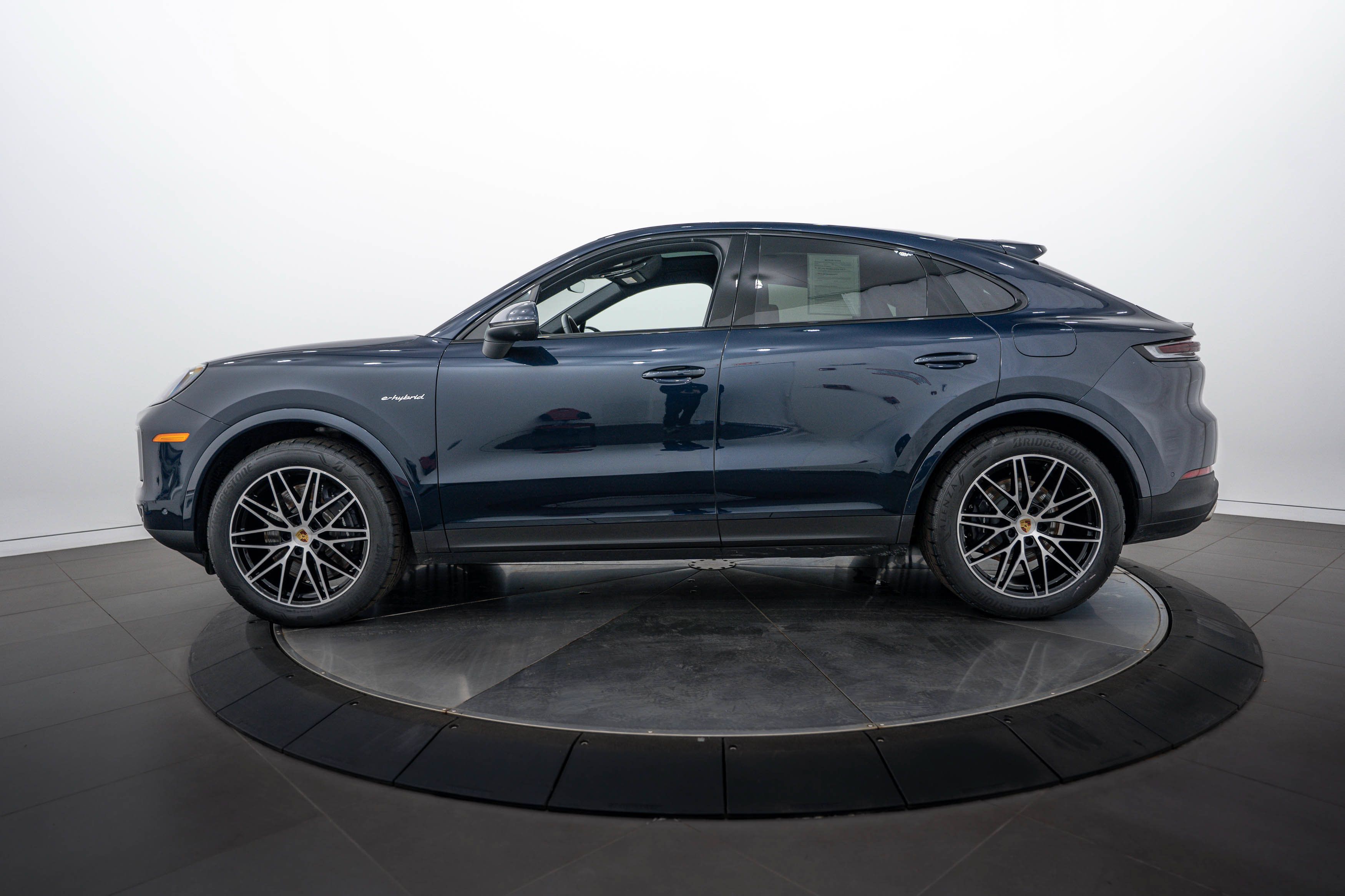 Certified 2024 Porsche Cayenne Coupe AWD/4WD image 2
