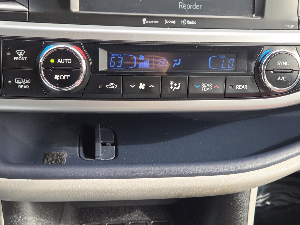 Used 2017 Toyota Highlander Plus AWD/4WD image 12