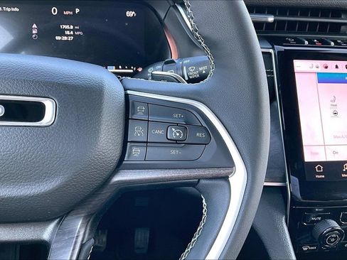 Used 2023 Jeep Grand Cherokee L Limited AWD/4WD image 18