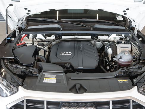 Used 2023 Audi Q5 2.0T Premium w/ Convenience Package image 3