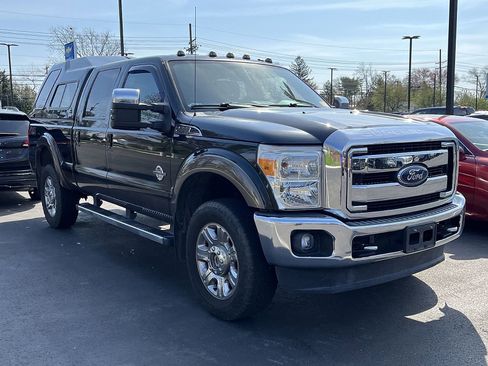 Used 2015 Ford F350 Lariat w/ Chrome Package image 2