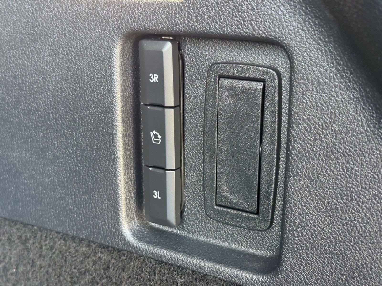 Used 2022 Lincoln Aviator AWD w/ Premium Package image 34