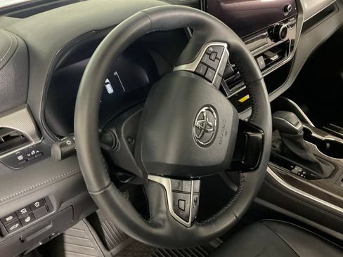 Used 2024 Toyota Highlander Platinum AWD/4WD image 23