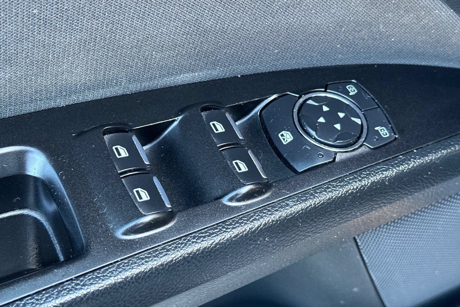 Used 2017 Ford Fusion SE w/ Fusion SE Technology Package FWD image 14