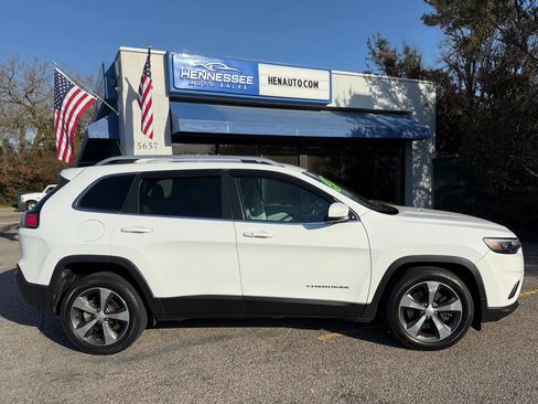 Used 2019 Jeep Cherokee Limited FWD image 11
