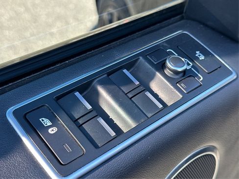 Used 2017 Land Rover Range Rover HSE image 32