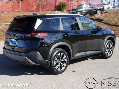 Used 2023 Nissan Rogue SV w/ SV Premium B Package image 5