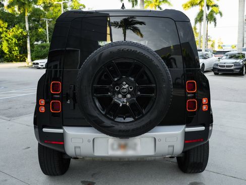 Used 2025 Land Rover Defender 110 S image 7