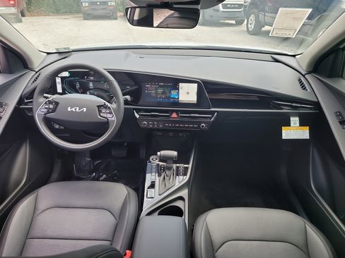 New 2025 Kia Niro SX image 13