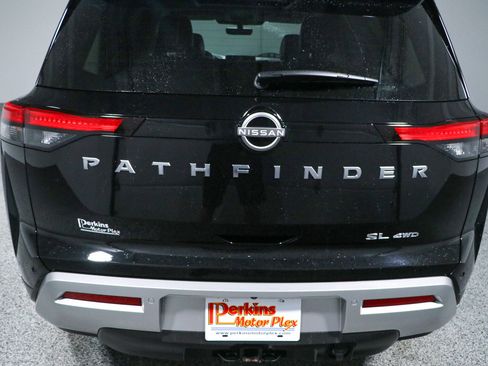 Used 2025 Nissan Pathfinder SL w/ SL Premium Package AWD/4WD image 8