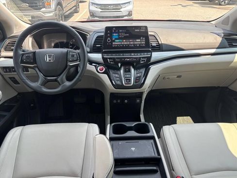 Used 2025 Honda Odyssey Touring image 4