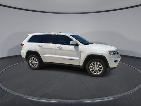 Used 2022 Jeep Grand Cherokee Laredo X AWD/4WD image 2