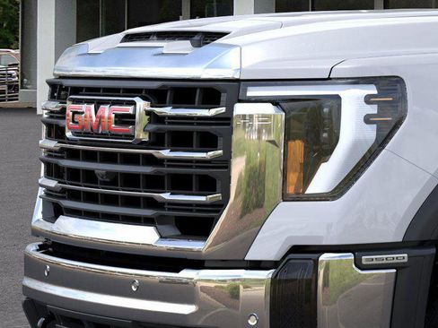 New 2026 GMC Sierra 3500 SLT w/ SLT Convenience Package image 13