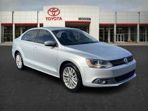 Used 2011 Volkswagen Jetta SEL image 3