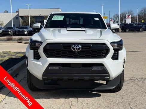 Used 2025 Toyota Tacoma TRD Sport w/ TRD Sport Premium Package AWD/4WD image 8