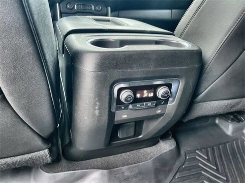 Used 2022 Chevrolet Tahoe Z71 w/ Z71 Off-Road Package image 20