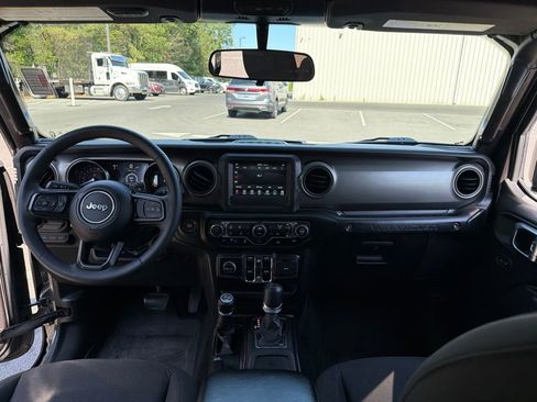 Used 2023 Jeep Wrangler Unlimited w/ Cold Weather Group AWD/4WD image 8
