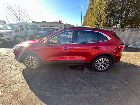 Used 2020 Ford Escape Titanium image 4