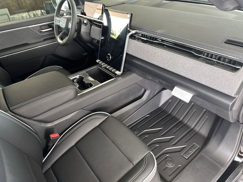 New 2026 GMC Sierra EV Elevation w/ Premium Package image 38