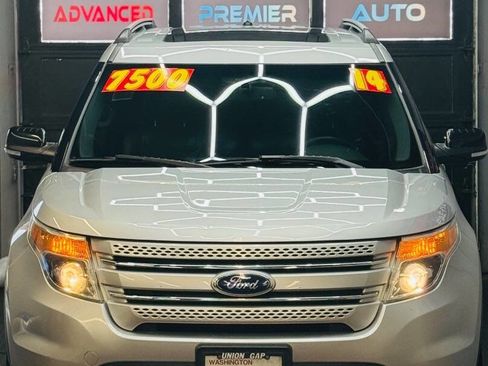 Used 2014 Ford Explorer XLT w/ Equipment Group 202A AWD/4WD image 9