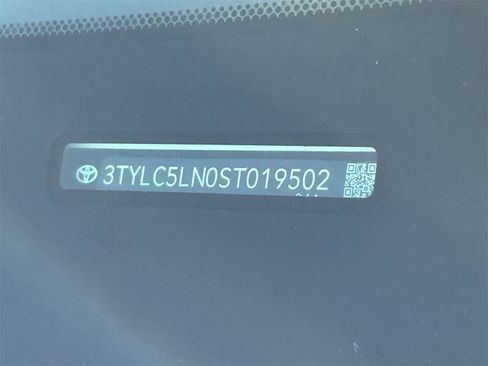 Used 2025 Toyota Tacoma TRD Sport w/ TRD Sport Upgrade Package image 25