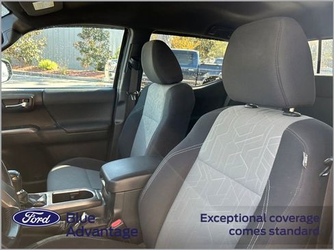 Used 2020 Toyota Tacoma TRD Off-Road w/ Technology Package image 11