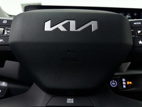 Certified 2024 Kia EV9 Light Long Range RWD image 9