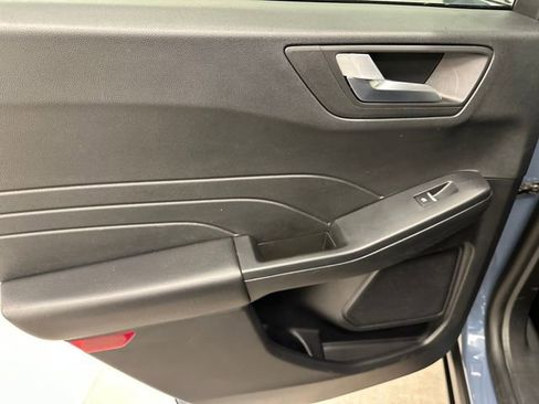 Certified 2025 Ford Escape Platinum image 24