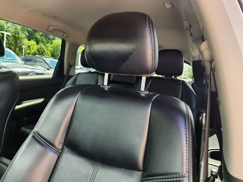 Used 2019 Nissan Pathfinder SL AWD/4WD image 11