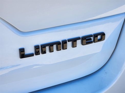 New 2025 Jeep Grand Cherokee Limited w/ Luxury Tech Group II image 8