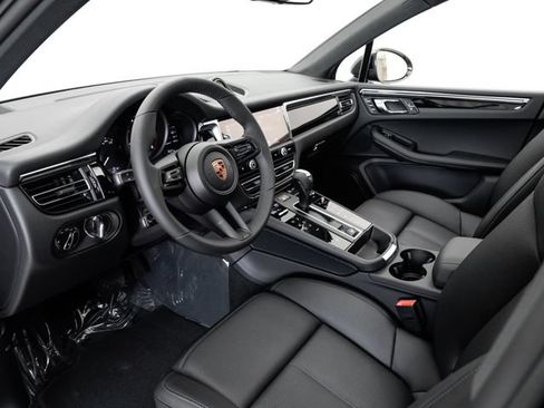 Used 2026 Porsche Macan AWD/4WD image 4