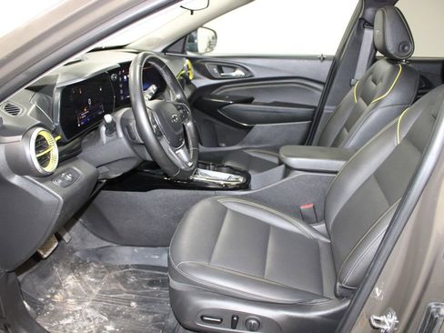 Used 2024 Chevrolet Trax ACTIV w/ Sunroof Package FWD image 16