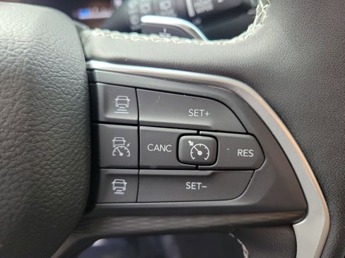 New 2025 Jeep Grand Cherokee L Laredo image 12