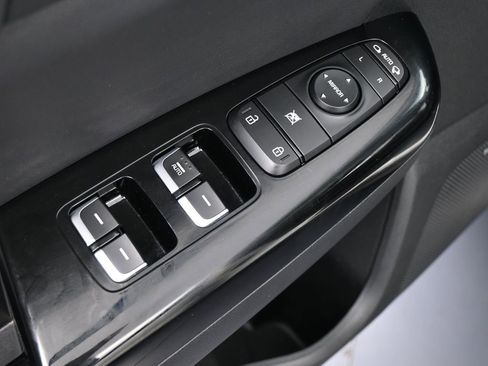 Used 2021 Kia Sportage EX w/ EX Technology Package image 18