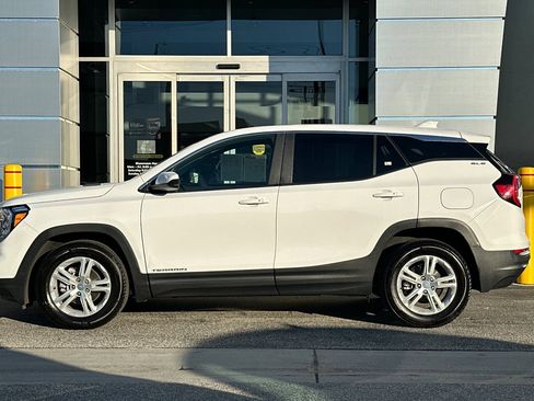 Used 2024 GMC Terrain SLE image 7