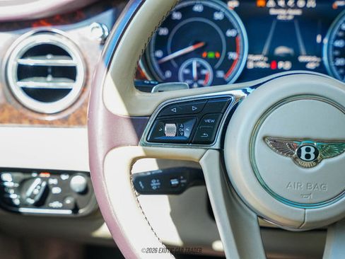 Used 2017 Bentley Bentayga image 23