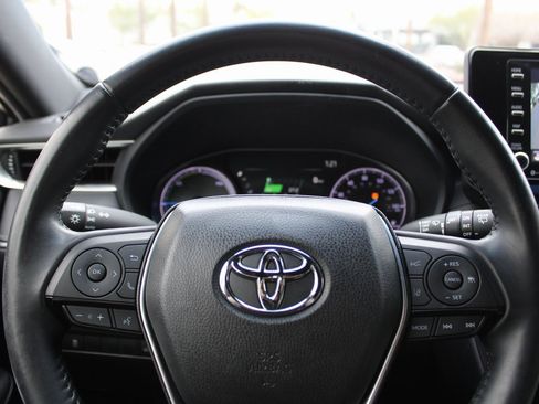 Used 2021 Toyota Venza XLE image 28